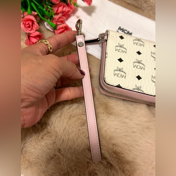 MCM Rabbit Zip Around Long Wallet - Picture 4 of 12